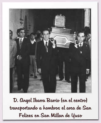 D. Angel Ibarra Barrio (en el centro) transportando a hombros el arca de San Felices en San Millan de Yuso